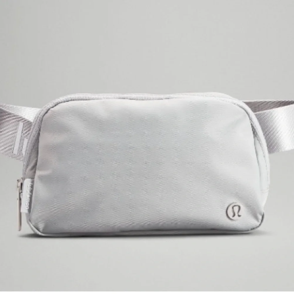 lululemon Silver everywhere Belt Bag - Picture 1 of 3